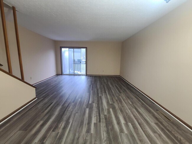 Photo - 1356 Yorkland Rd