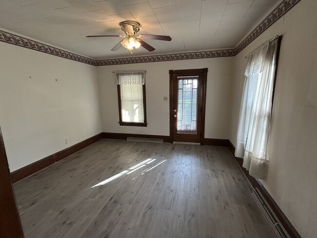 Living Room - 305 Howard St Apartments
