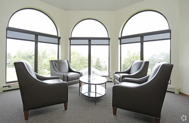 Lounge - Hummingbird Cove Apartments