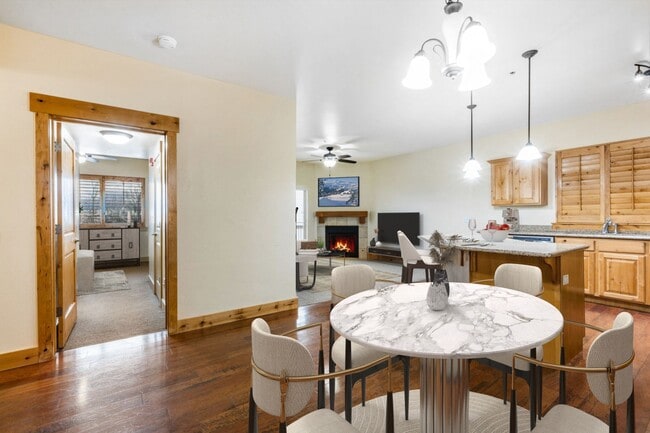 Entry/Dining - 5519 Lillehammer Ln Unidad 1213