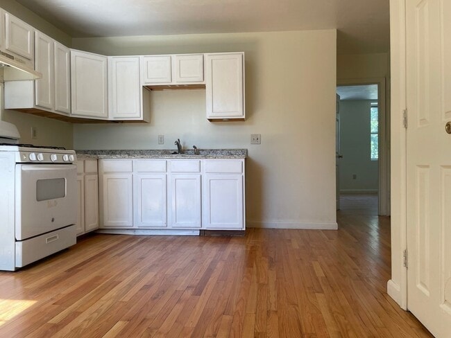 Building Photo - 714 Shawmut Ave Unit 2