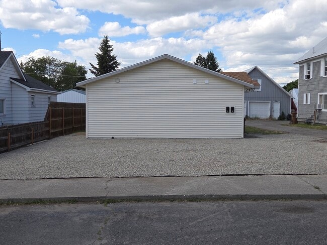 Building Photo - 2407 E Dalke Ave