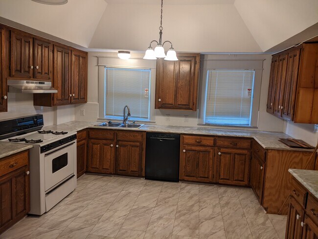 Photo - 214 N Clinton Ave