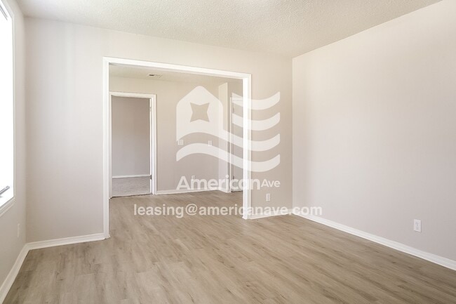 Photo - 147 W 49th Pl N