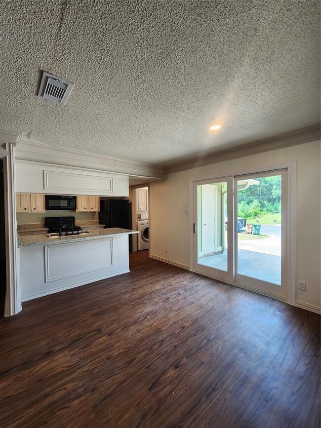 Photo - 2900 Lovell Dr