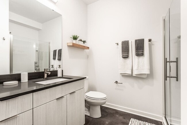 2BR, 2BA - 1,044SF - Bathroom