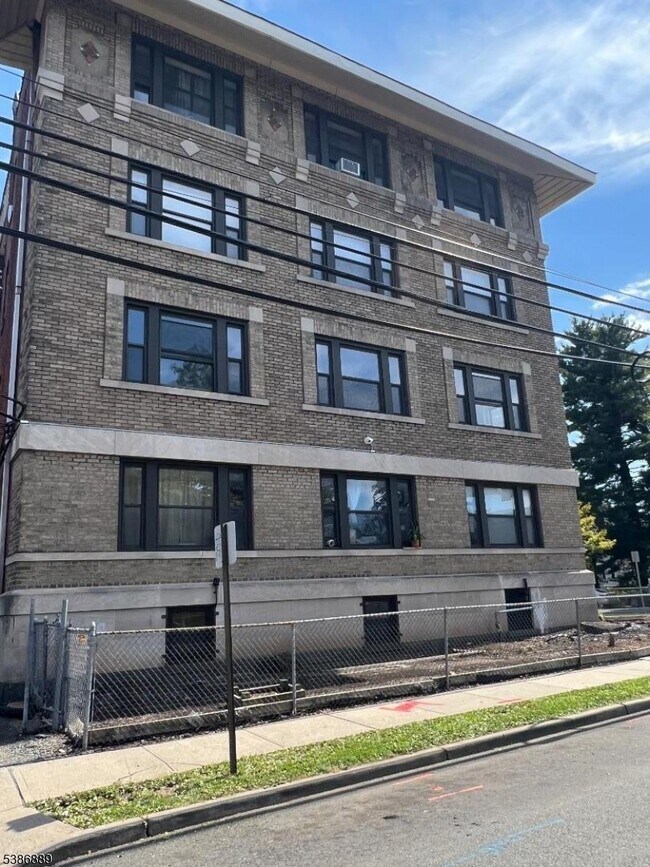 Photo - 347 Park Ave