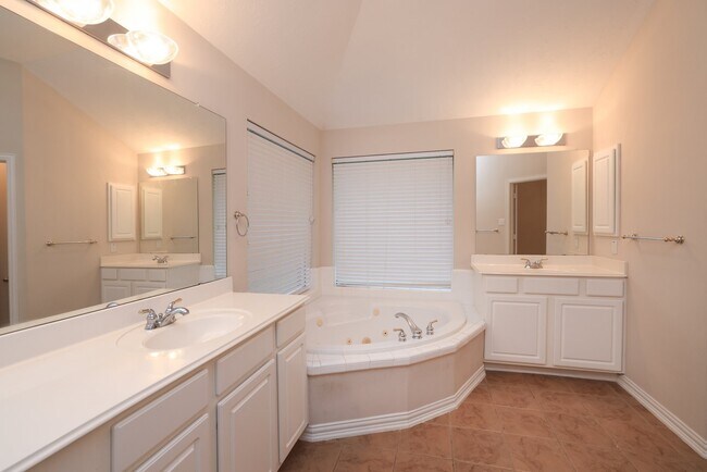 Photo - 17222 Leeside Dr