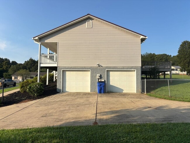 Photo - 352 Shady Hollow Cir SE