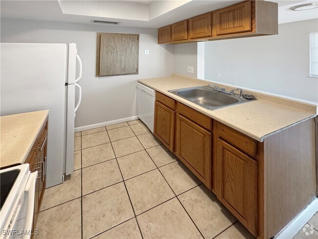 Building Photo - 6635 Warwick Cir Rental
