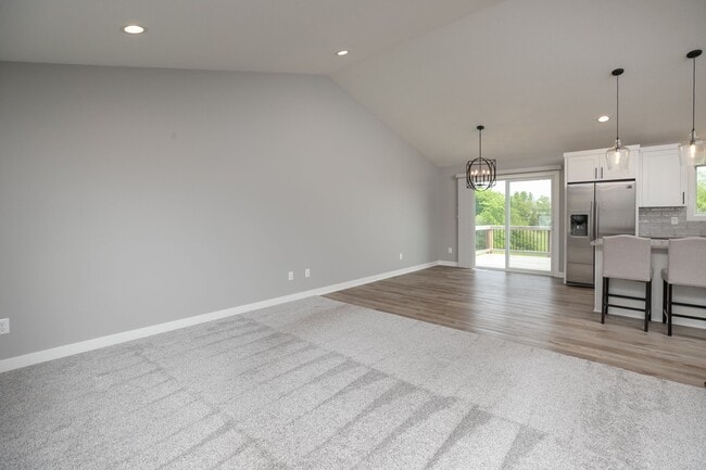 Photo - 699 Steenhoek Ln NE