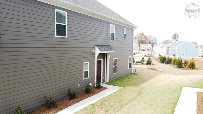 Photo - 785 Earhart St NW