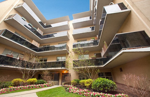 Photo - 300 St. Clair West