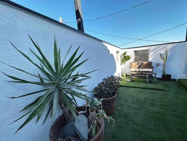 Photo - 1192 Innes Ave