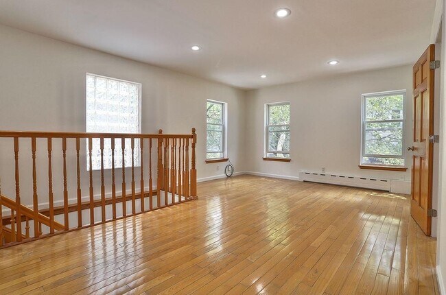 Photo - 108 Hutton St Unit 2nd Fl
