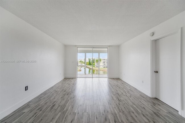 Photo - 2851 Leonard Dr Unidad J505