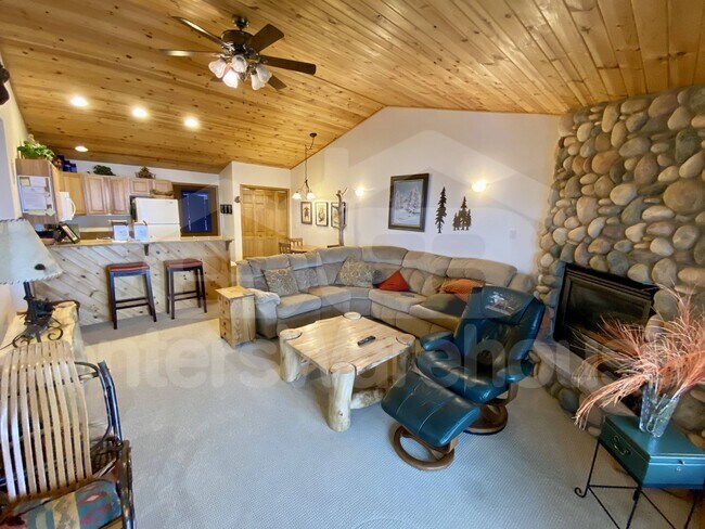 Photo - 218 Tall Pine Cir