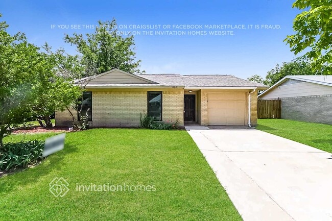 Building Photo - 401 Pecan St