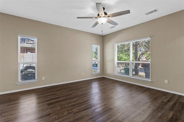 Photo - 431 Jannie St