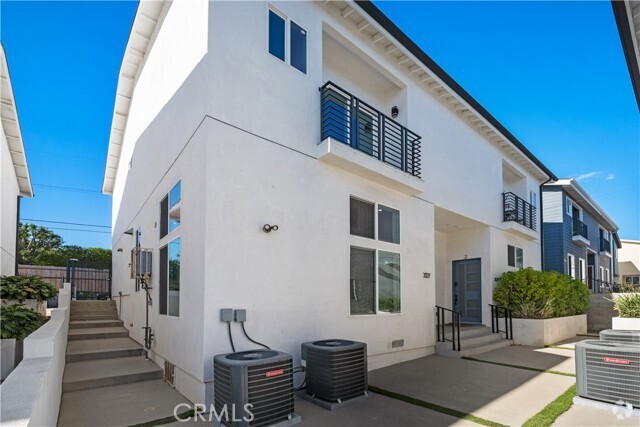 Building Photo - 7127 S La Cienega Blvd Rental