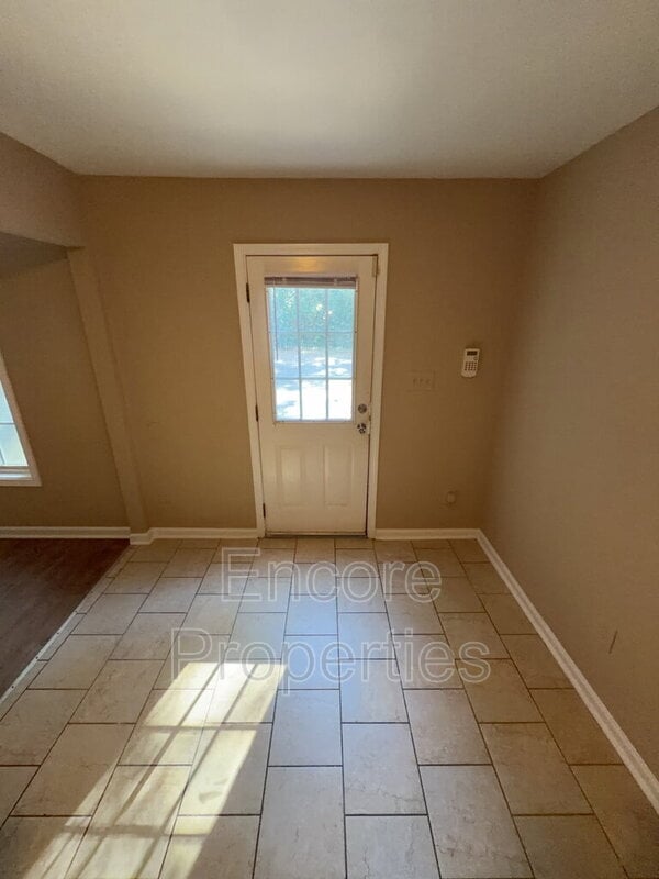 Photo - 2004 Hart St