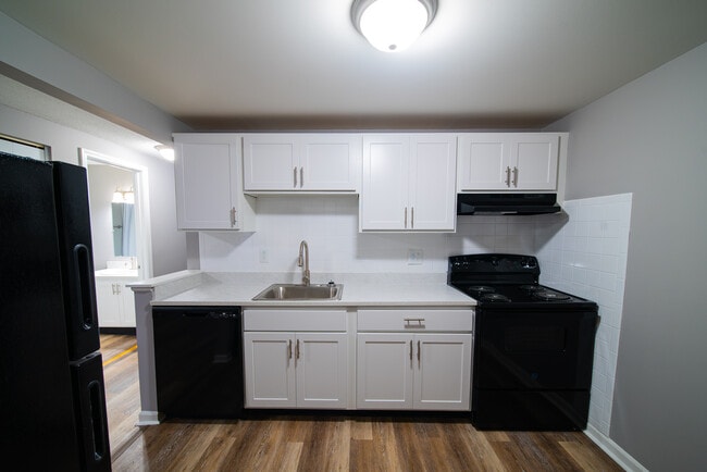Photo - Lincoln Square Apartments