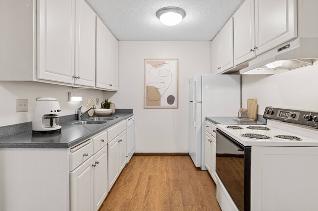 Photo - Plymouth Pointe