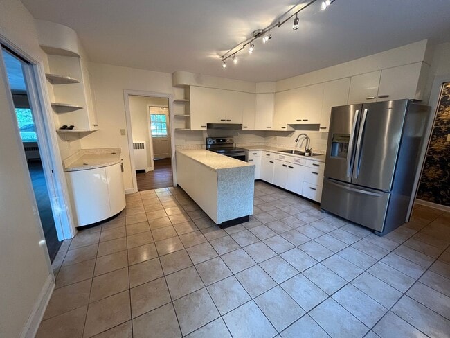 Photo - 3323 Lakeshore Dr