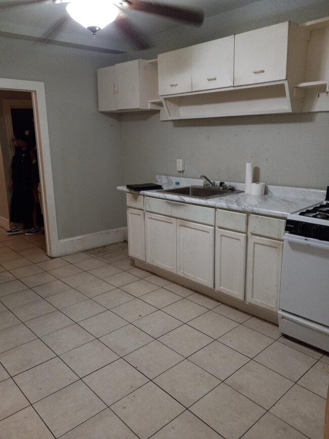 Photo - 1011 Walnut St Unidad 1F