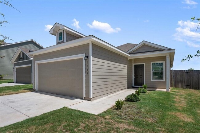 Building Photo - Spacious 3-Bedroom 2 bath with Private Bac...