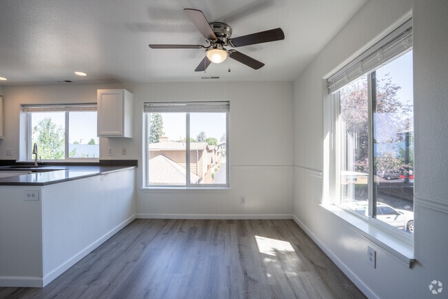 2BR, 2BA - 963SF - Dining Room