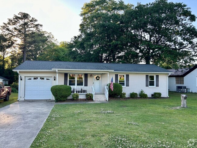 Building Photo - WELCOME HOME! 3 BR | 2.5 BA Ranch w/ Garag...