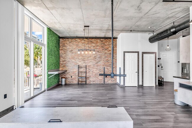 Photo - 2100 Van Buren St Unit 203