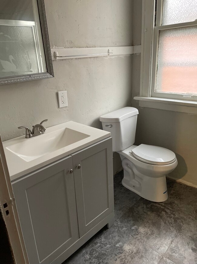 Photo - 4870 E Lee Ave