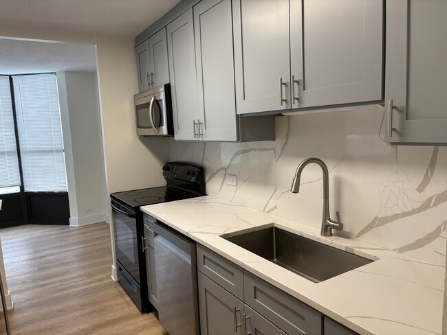 Photo - 901 S Plymouth Ct Unit 1402