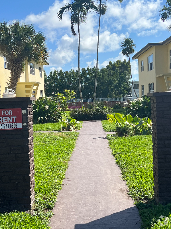 Building Photo - 160 S Shore Dr Rental