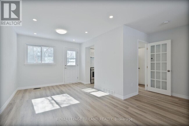 Photo - 825 Dundalk Dr