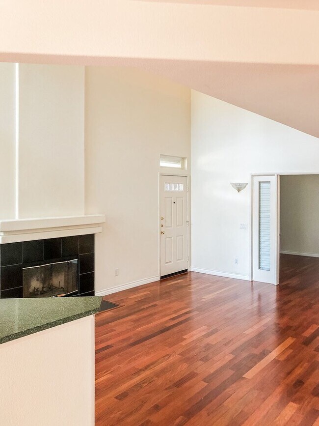 Photo - Beautiful Two-Story 2+ Bed, 3 Bath Townhom...