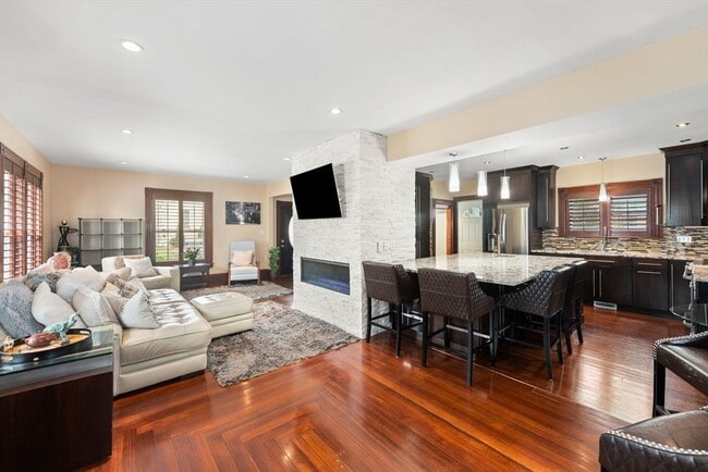 Photo - 47 Clinton St