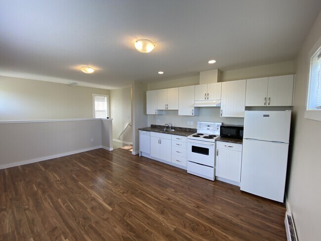 Photo - 1626-1688 88 Ave