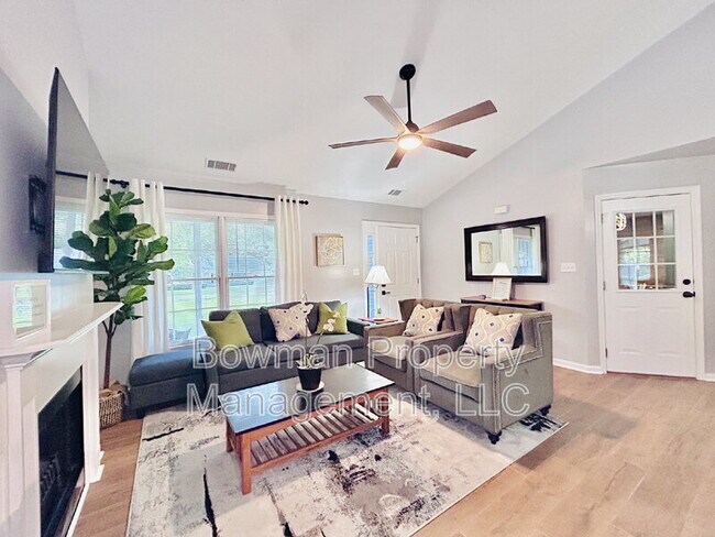 Photo - 255 Camelot Dr