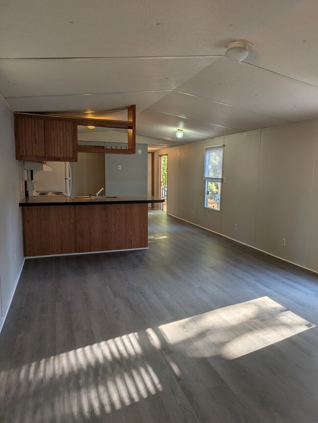 Building Photo - 28 Ransdell Ln