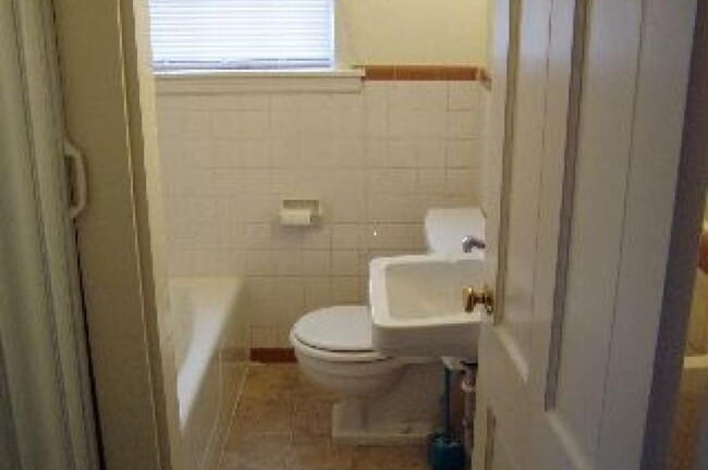 Photo - 3313 Old Forest Rd Unidad B