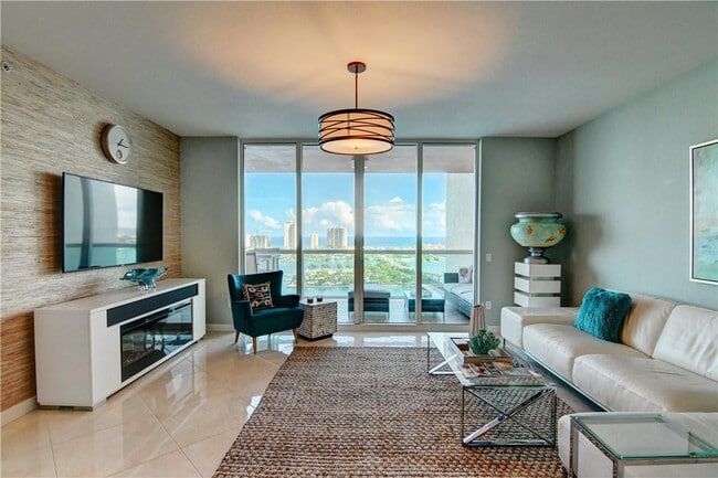 Photo - 2640 Lake Shore Dr Unidad 2211