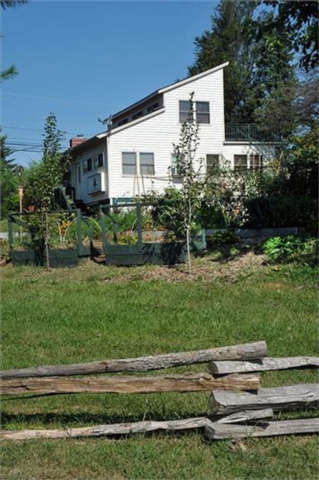 Photo - Unique 4 Bedroom with 2 Car Garage and out...