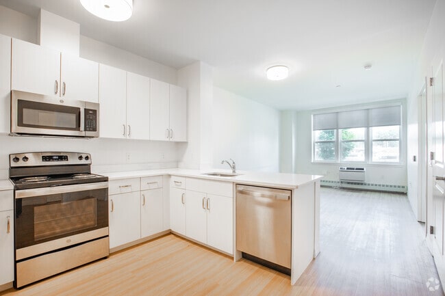 1 BR, 1 BA - 671 SQFT