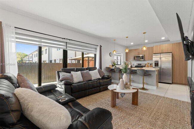 Photo - 206 NW 11th Ct