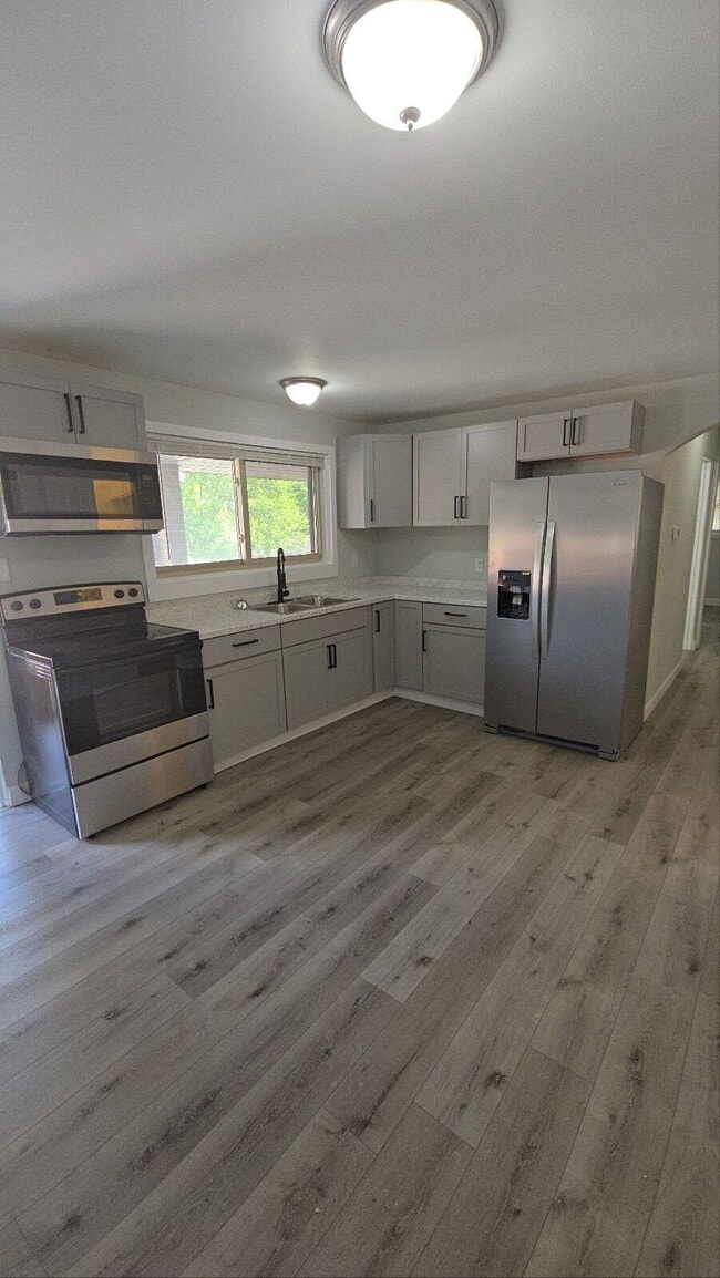 Photo - Affordable Comfort in a Great Location — 3...