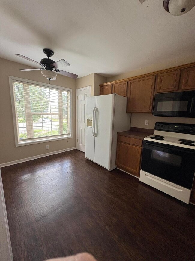 Photo - 2576 Moray Pl