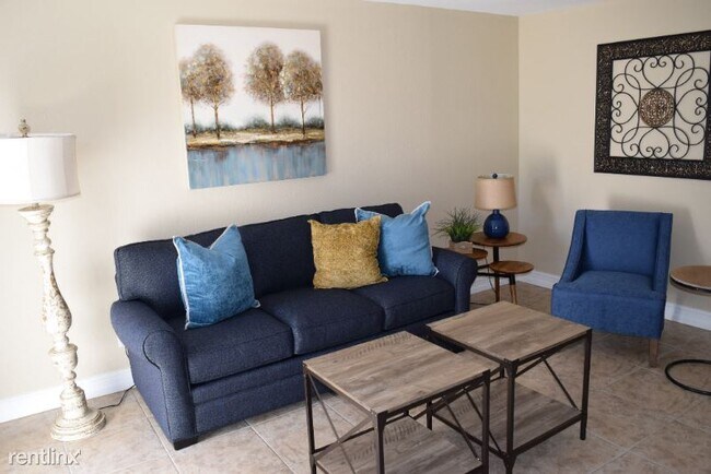 Photo - 2 br, 1 bath Apartment - 17 SW Hideaway Pl